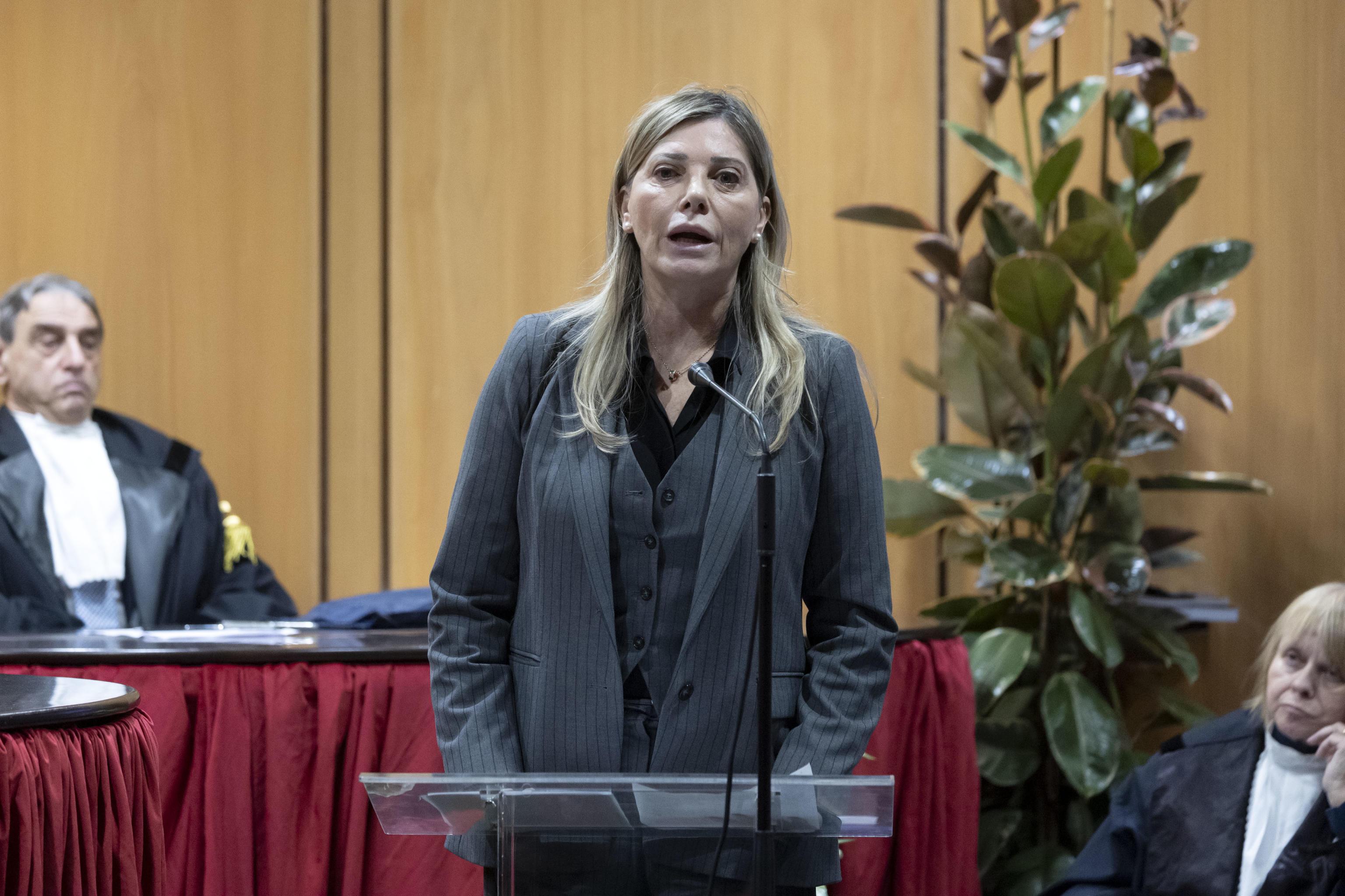 Desna koalicija v bran vodji kabineta, za katero je sodstvo »kot strelski vod«