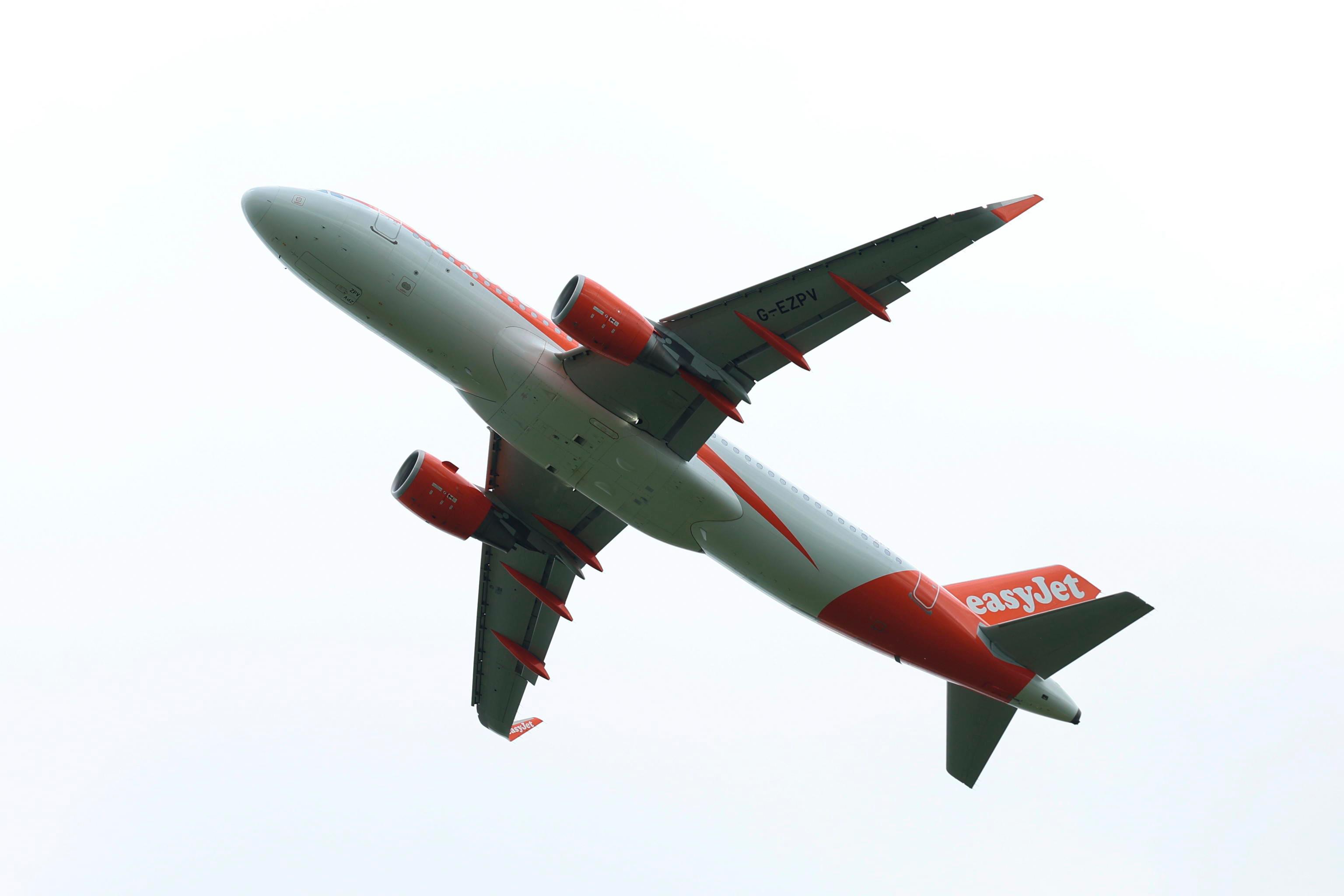 Ste starejši od 50 let in iščete delo? Easyjet vam ga ponuja