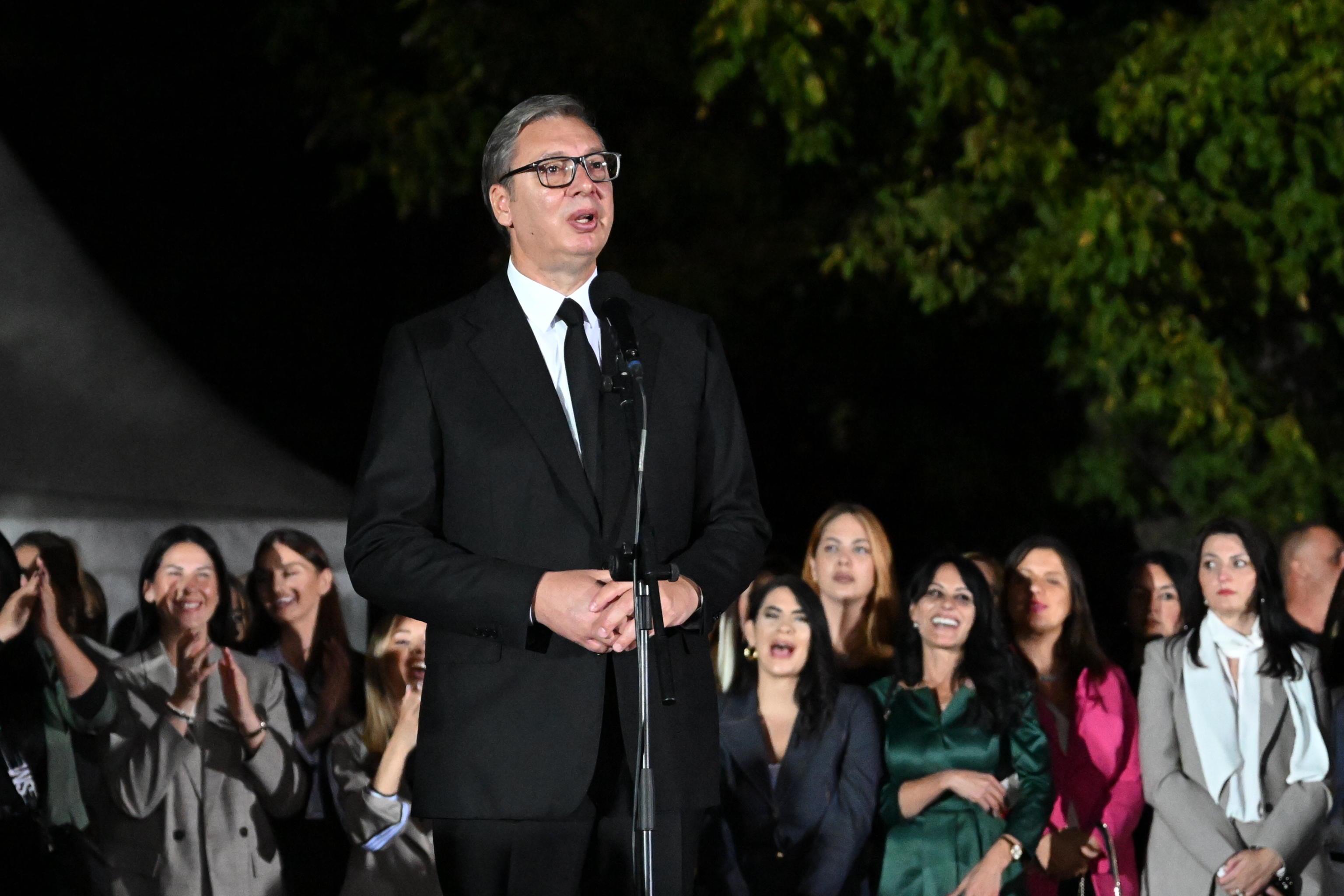 Srbski predsednik Aleksandar Vučić odstopil