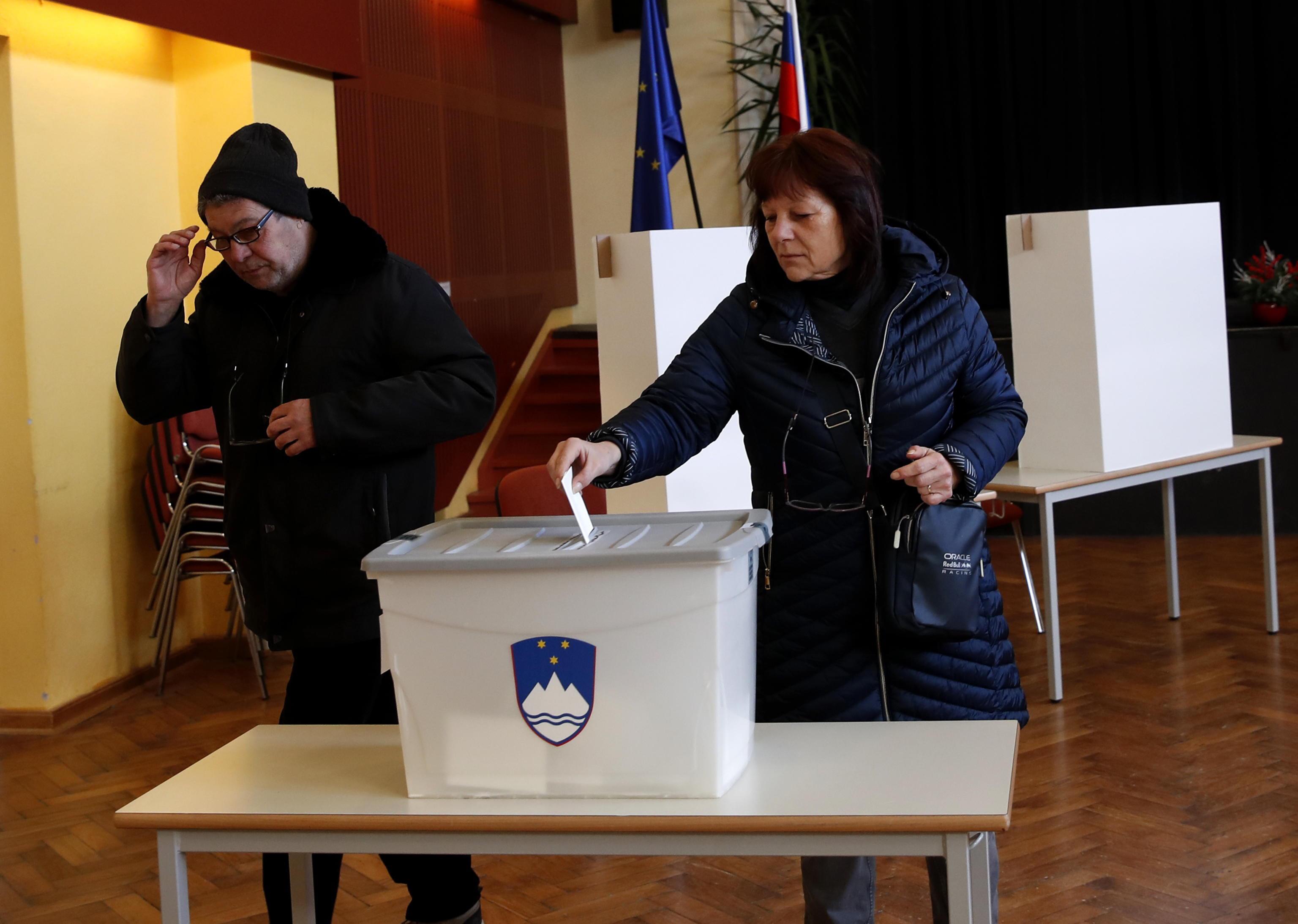 Volišča v Sloveniji zaprta, objavo izidov prestavili za pol ure