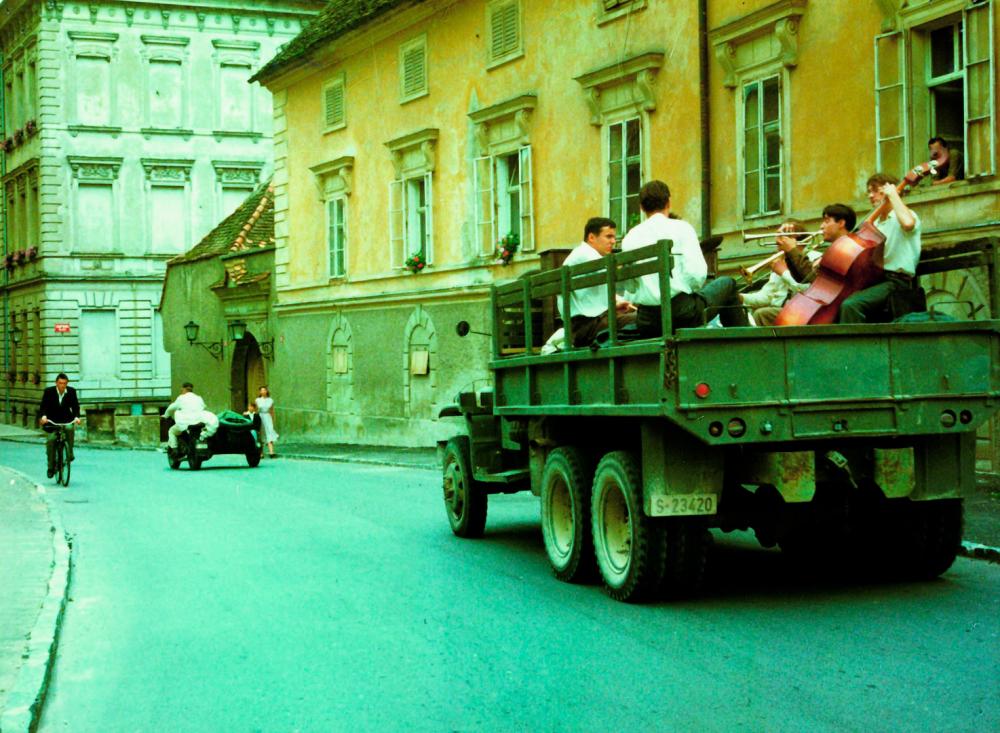 Rdeči Boogie in Abesinija za uvod v srečanje s slovenskim režiserjem