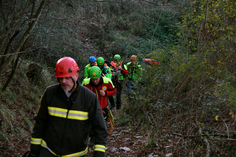 V gozdu pod Katinaro se je poškodoval 23-letni kolesar