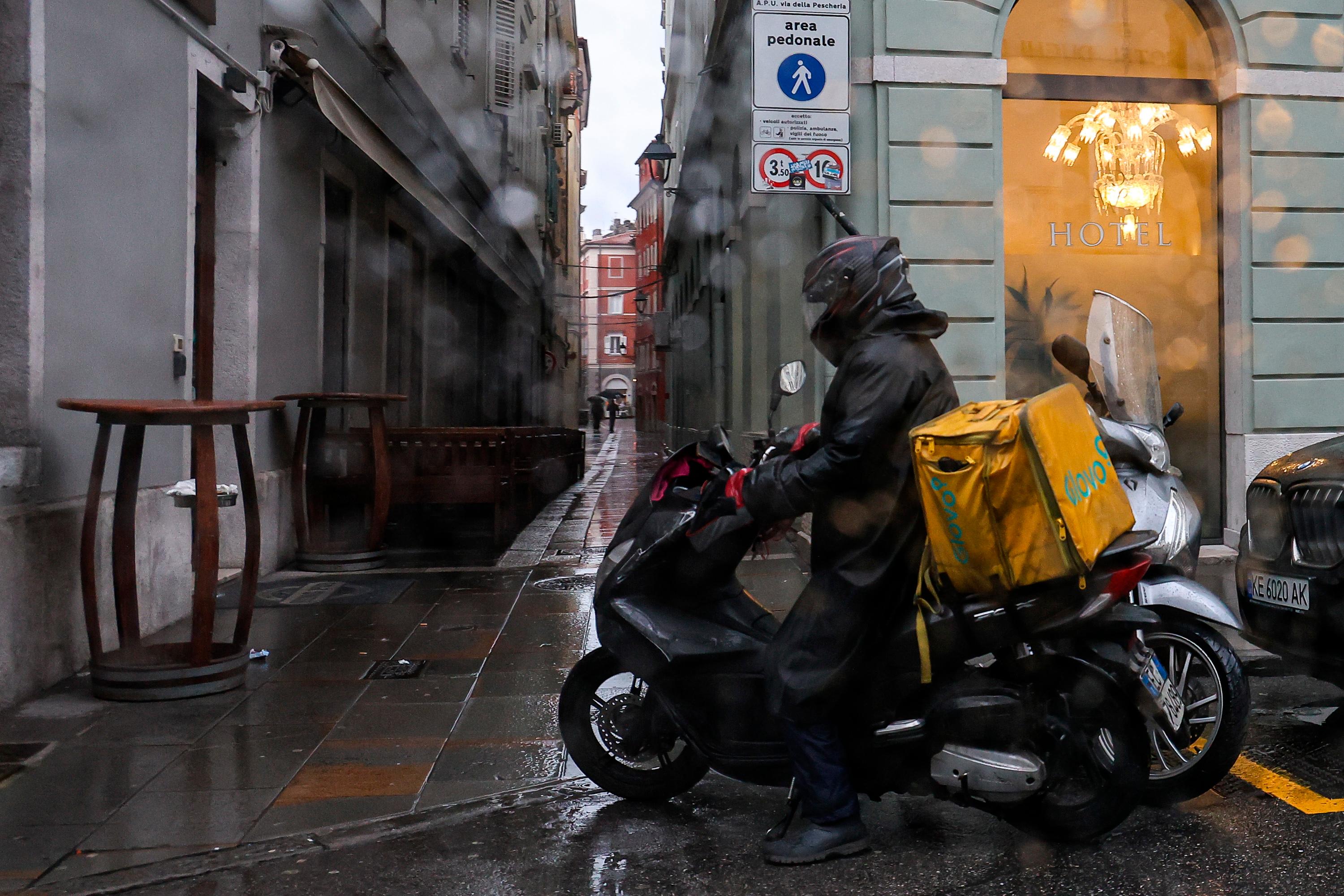 Za vsako dostavo prejmejo največ tri evre