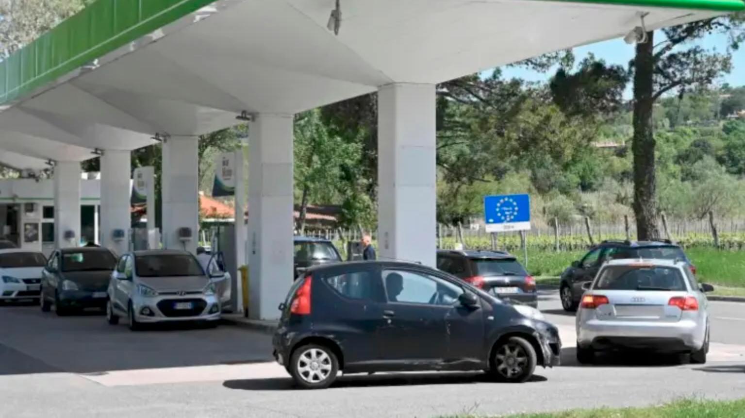 Slovenska vlada sprejela ukrepe za ublažitev rasti cen goriv