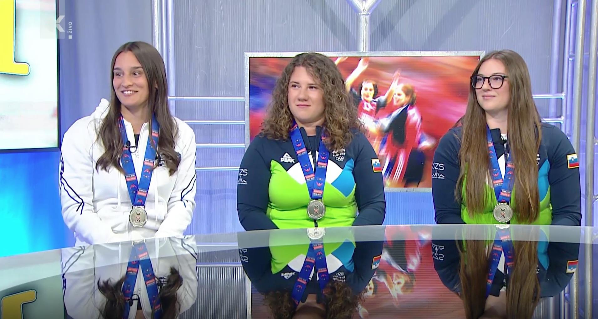 Športel z srebrnimi dekleti društva Cheerdance Millenium