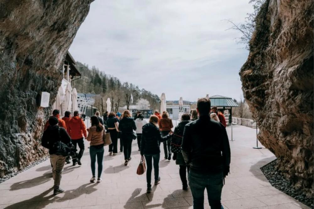 Družba Postojnska jama letos z devetodstotno rastjo prihodkov