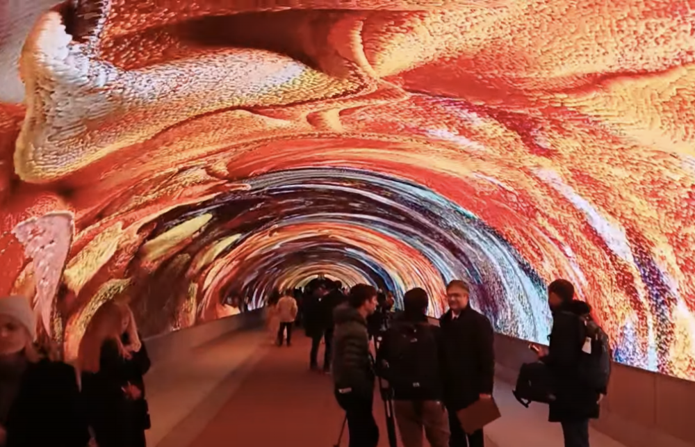 V Bombijevem predoru zasijala največja digitalna galerija v Evropi