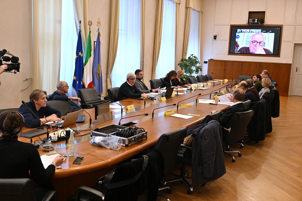 Soglasno za Tabljo, za šolsko komisijo pa presenečenje