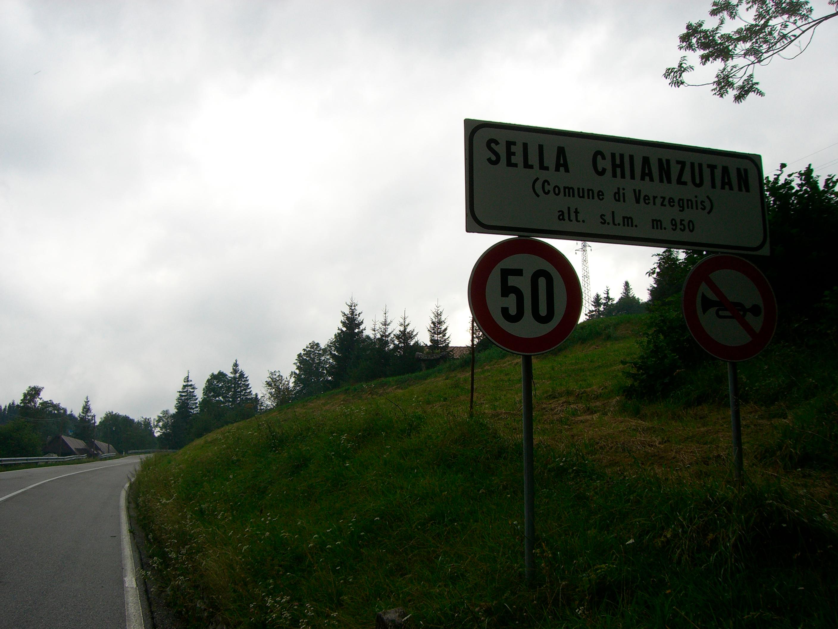 V Karniji iščejo dva pohodnika