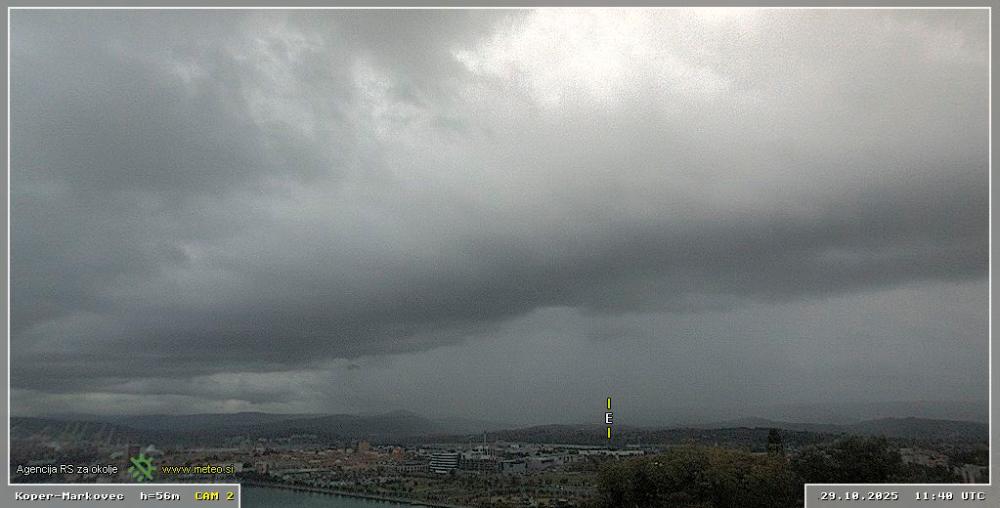 Arso opozarja pred vetrom in izdatnejšimi padavinami