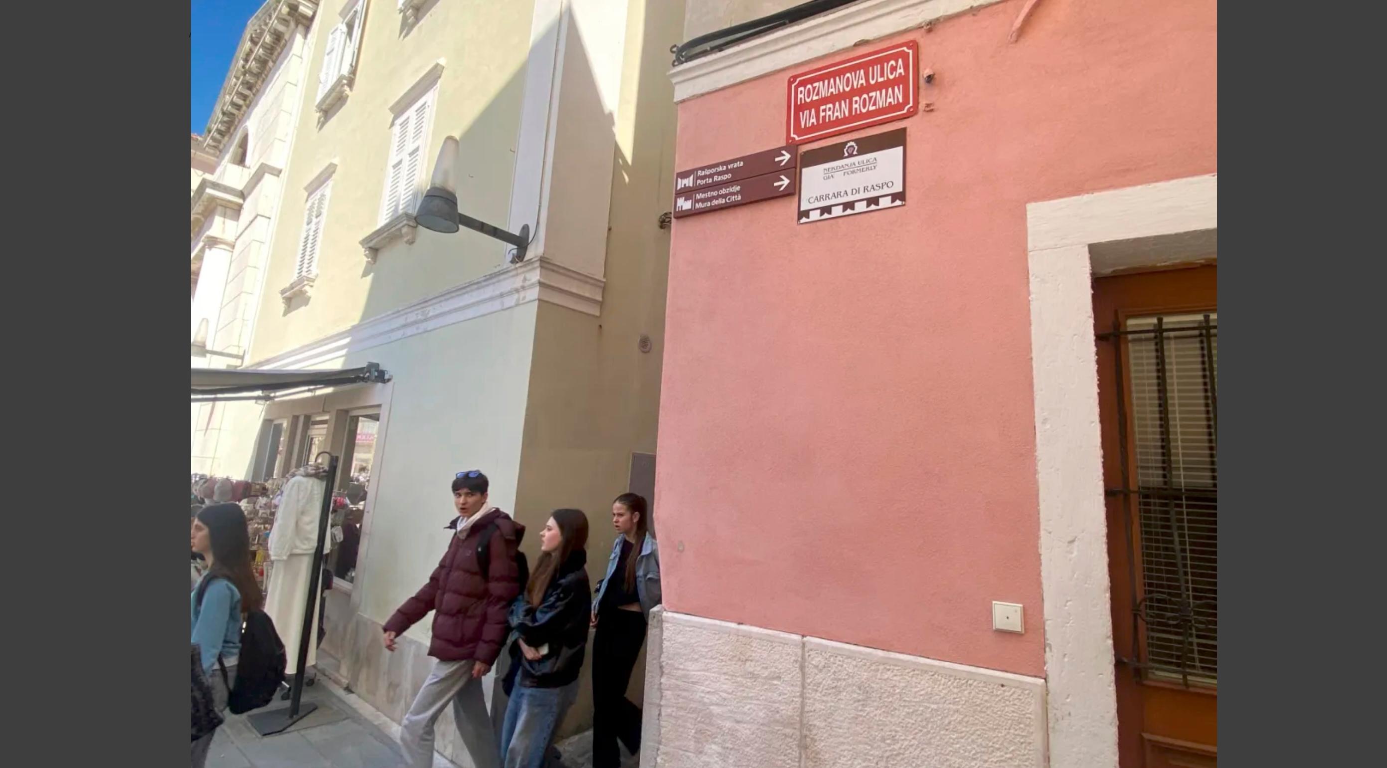 Piranu uspelo ohraniti table z zgodovinskimi imeni trgov in ulic