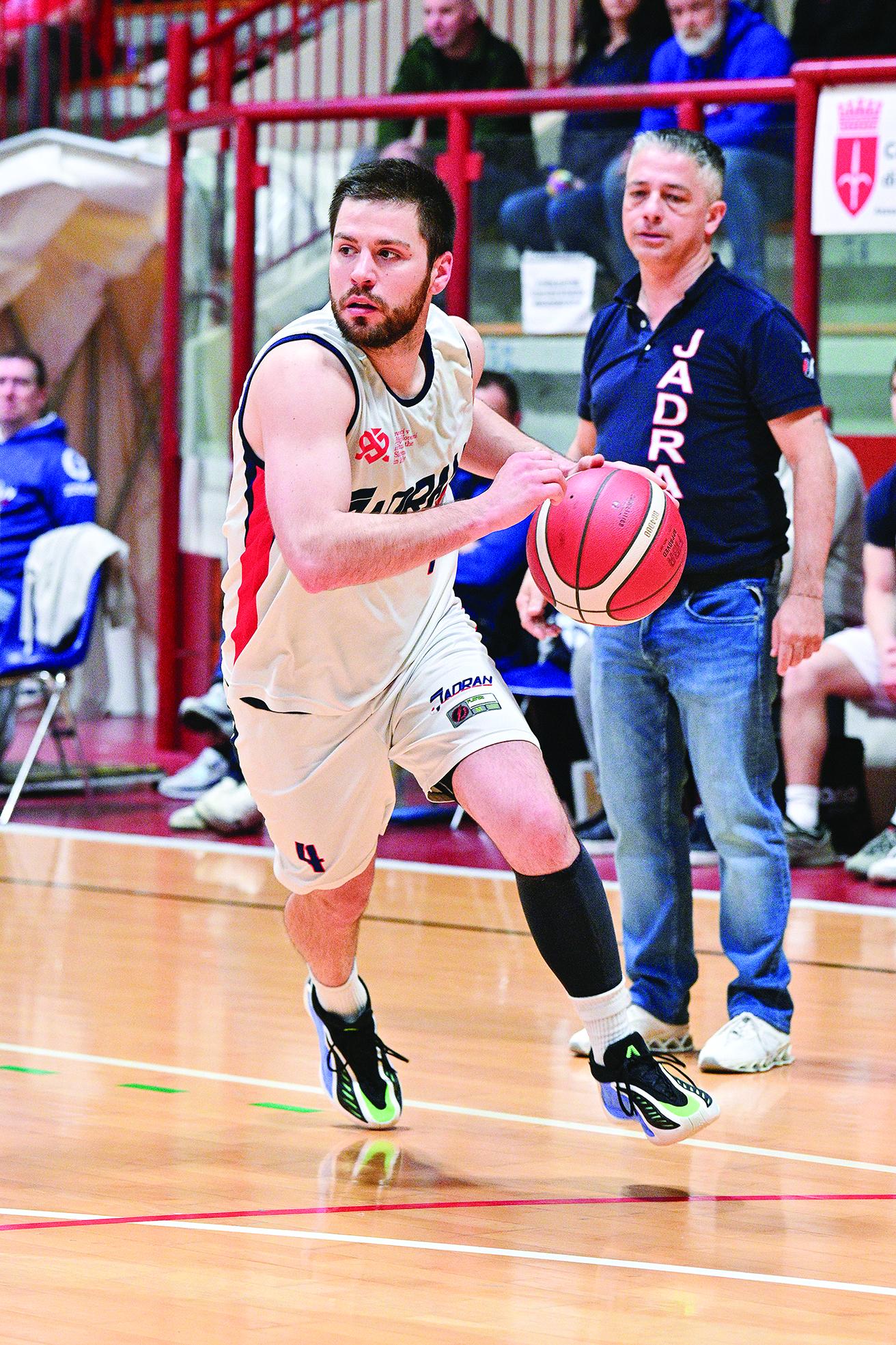 Jadran si je zakompliciral življenje