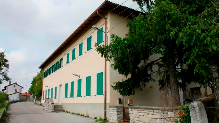 Med najpomembnejšimi projekti obnova stare šole na Colu