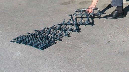 Prevozila stinger, nato na bencinskem servisu trčila v policijski avtomobil