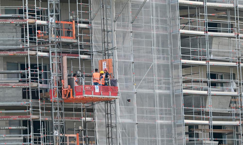 Z lažnimi gradbenimi deli nezakonito pridobili skoraj 28 milijonov evrov