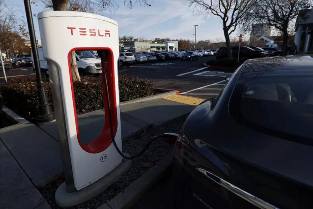 Prodaja avtomobilov Tesle padla že drugo leto zapored