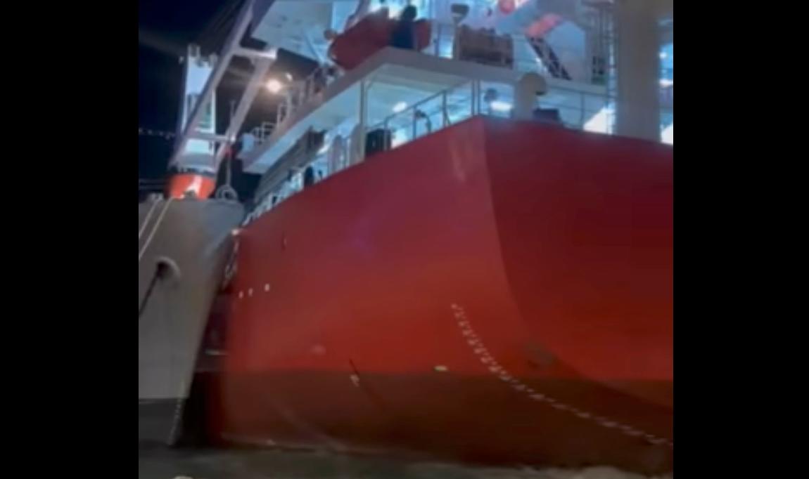 V reškem pristanišču tovorna ladja trčila v Titov Galeb