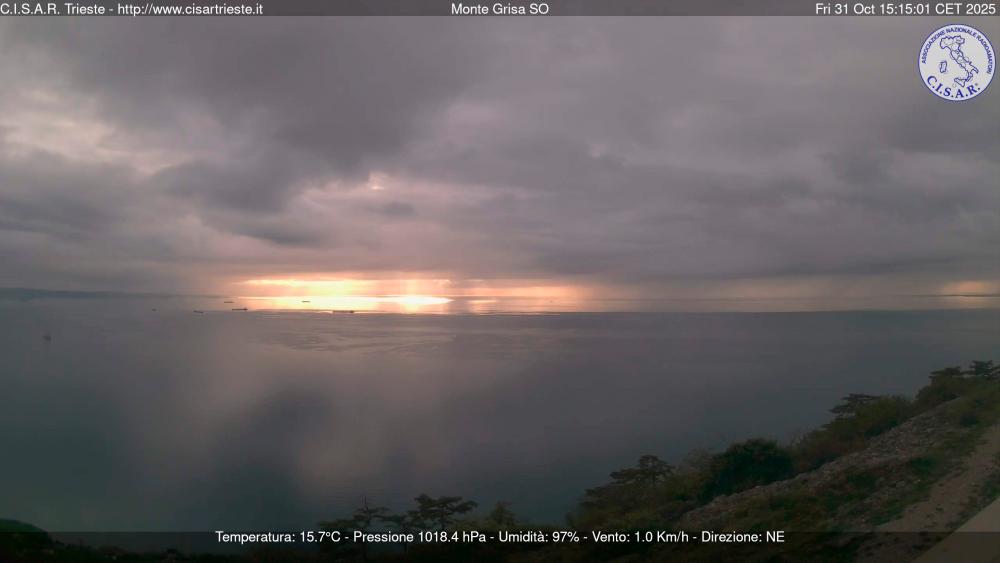 Dogajanje bo v noči na ponedeljek spet bolj burno