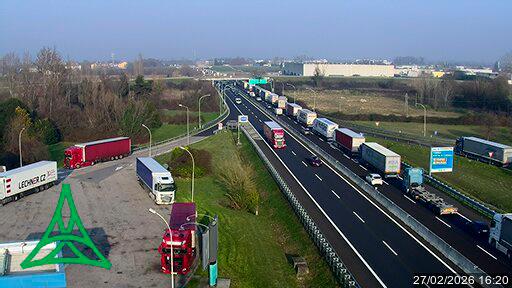 Na avtocesti A4 huda prometna nesreča