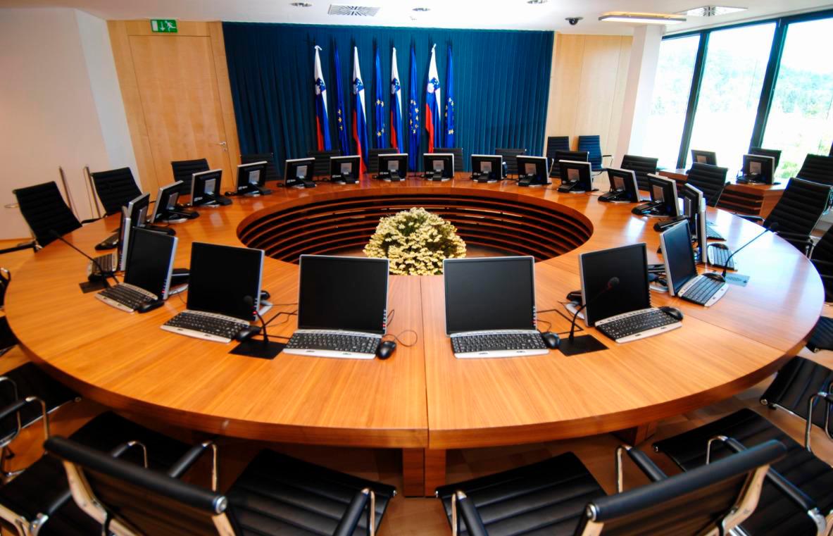 Listo ministrskih kandidatov Janez Janša uradno vložil v DZ