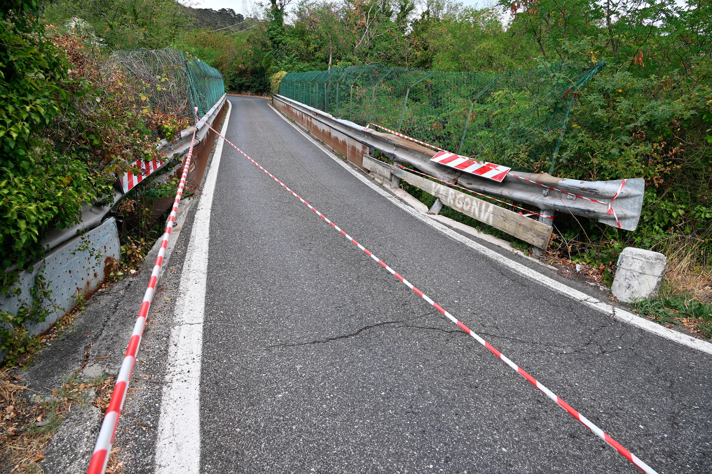 Most nad železnico v Ulici Bonomea bo dalj časa zaprt