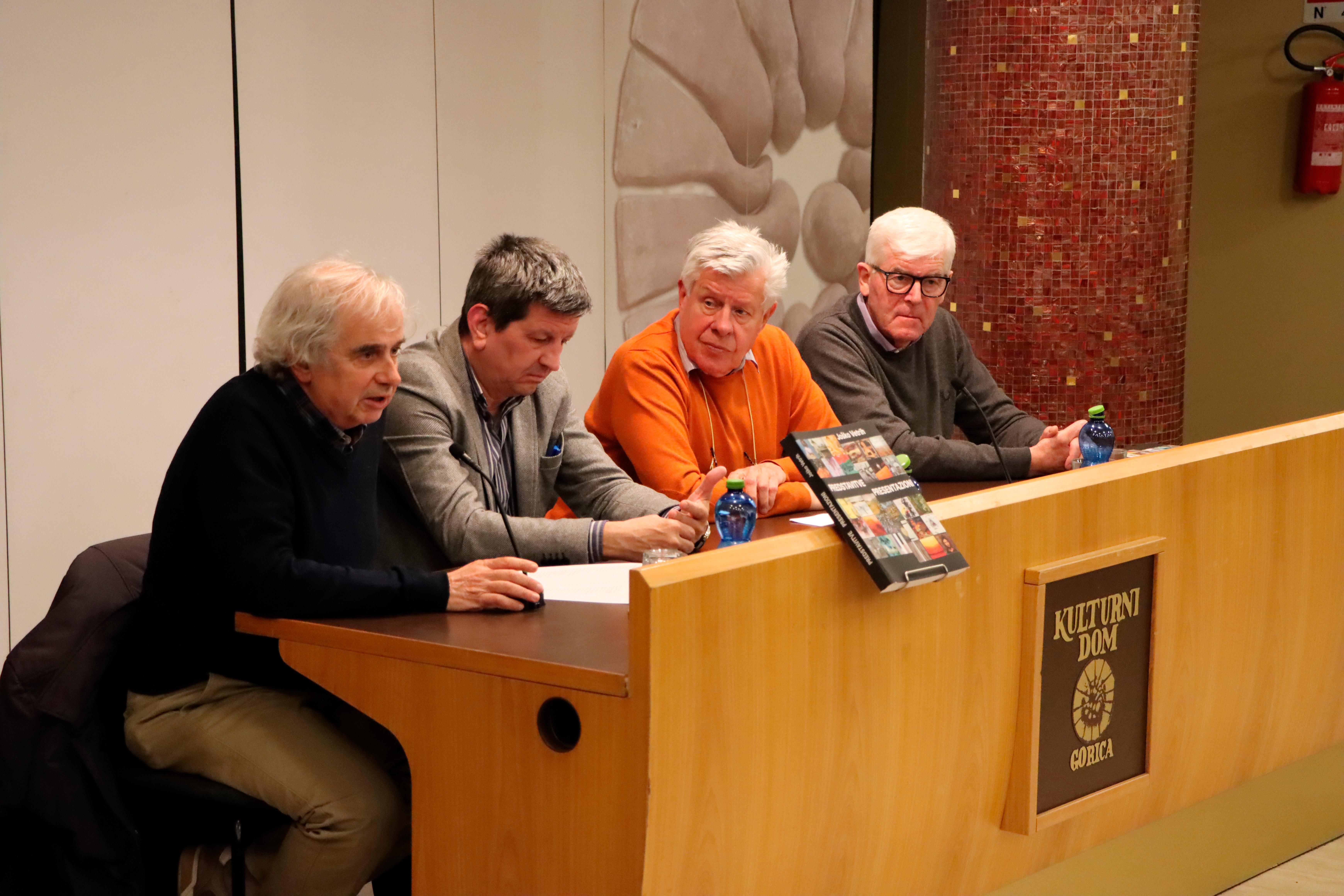 Ne samo zbirka kritik, temveč tudi avtobiografija