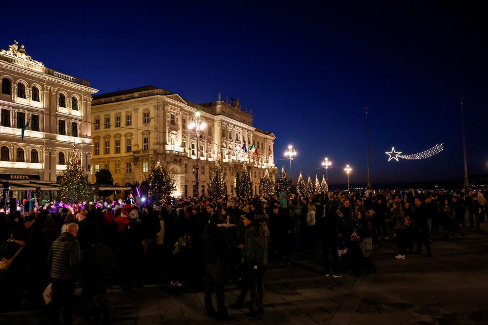 Praznična razsvetljava v Trstu letos še dražja in bogatejša