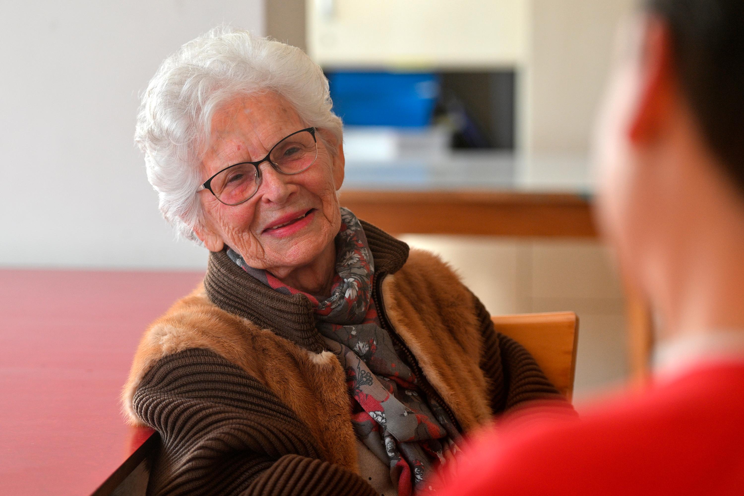 Dolgoletni učiteljici in kulturni delavki Veri Poljsak nagrada Nadja Maganja
