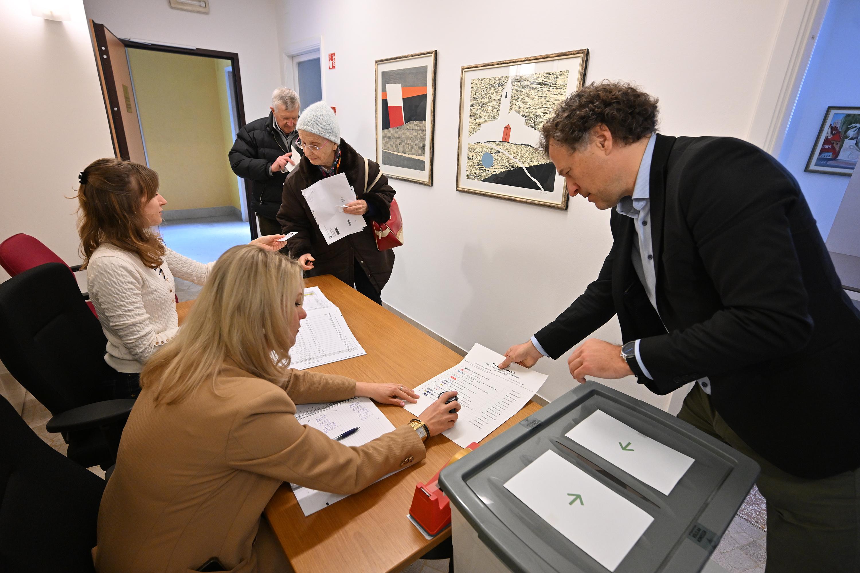 Glasovi iz tujine ne spreminjajo rezultatov slovenskih volitev