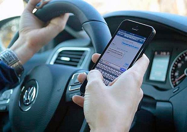 Na sodišču zatrjevala, da je med vožnjo v roki imela bučko in ne mobilnika