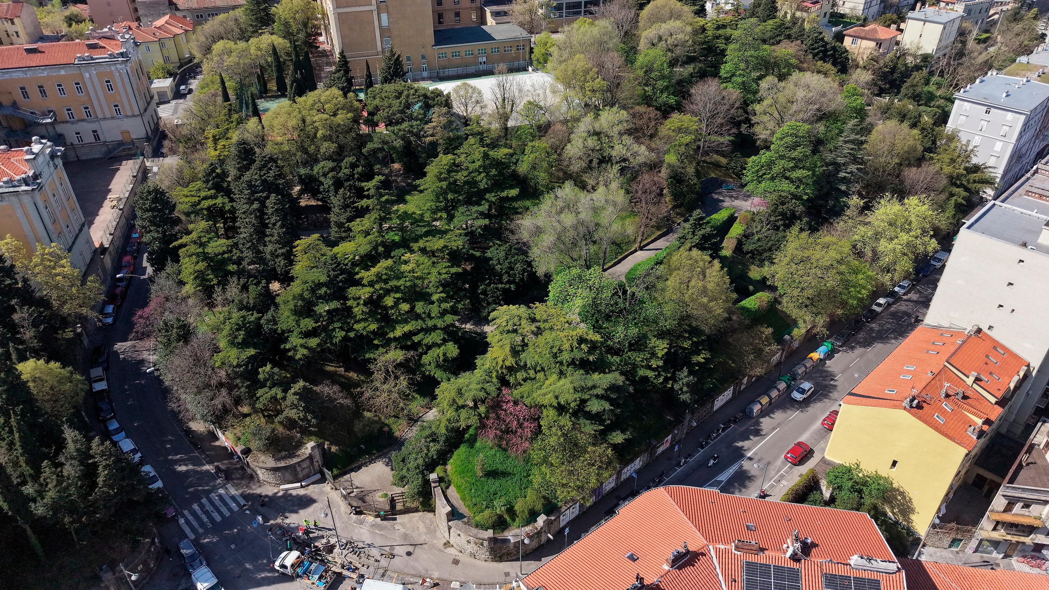 V mestnih parkih nuditi možnost za druženje tudi zvečer