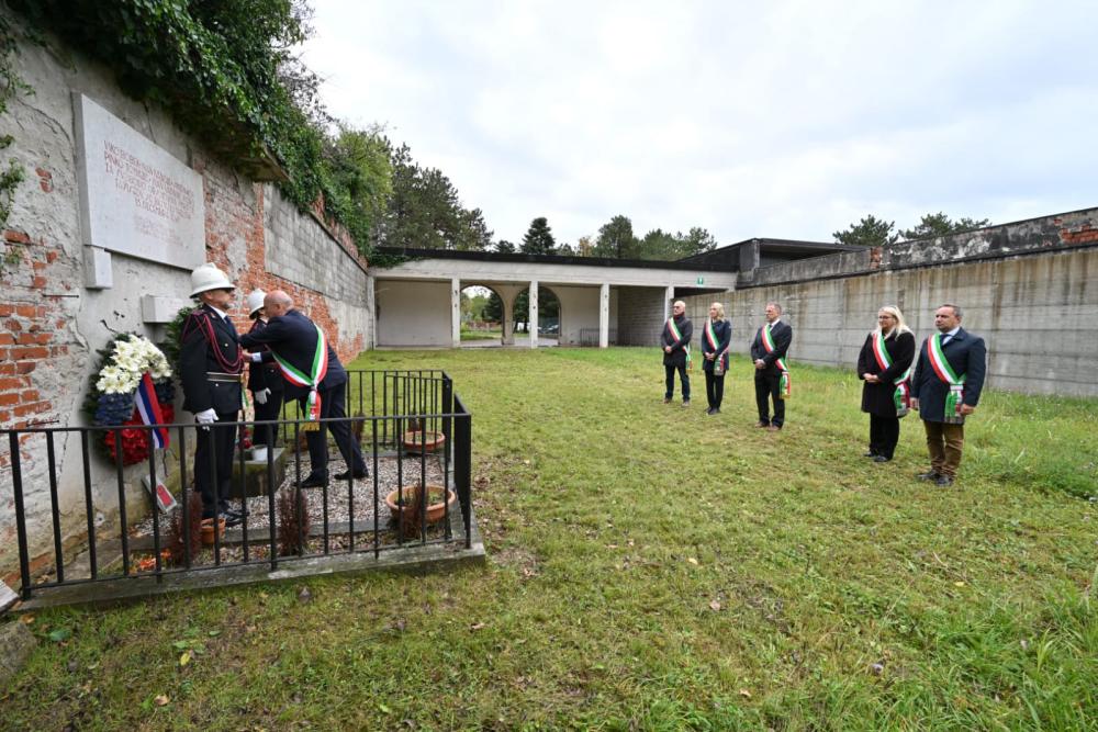 Skupen poklon padlim od Nabrežine do Milj