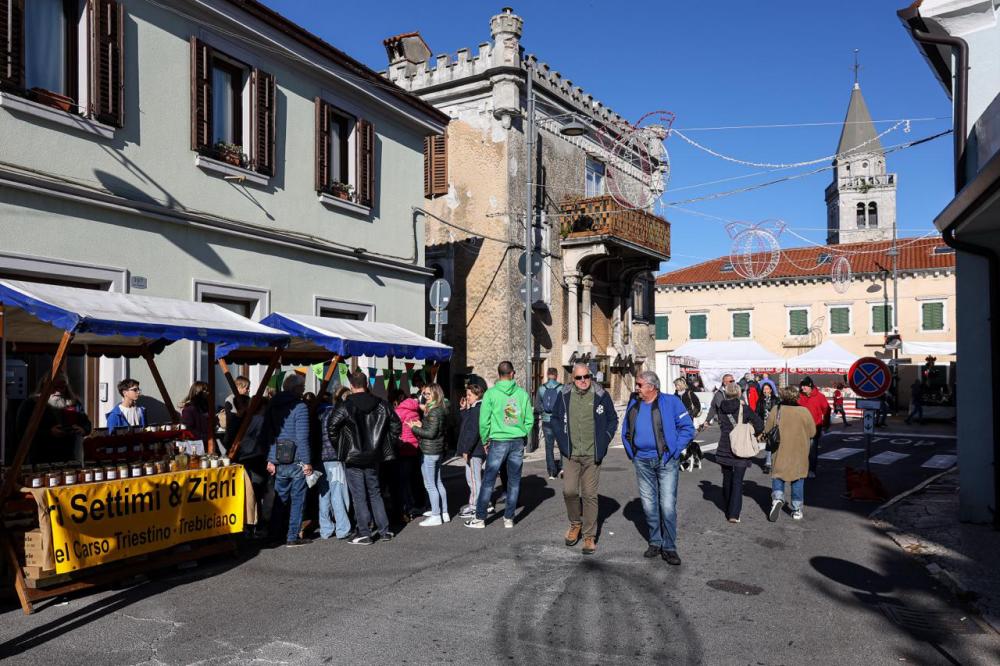 Na svetnika so seveda nazdravili s prosekarjem