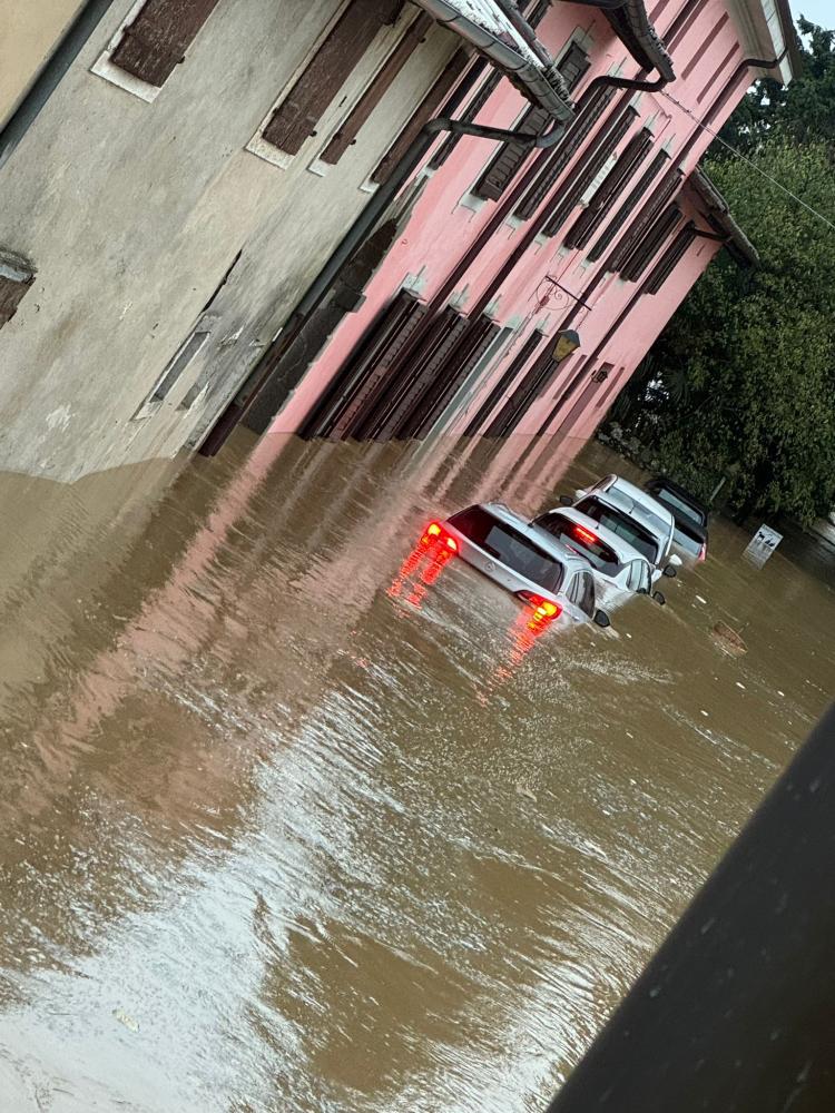»Smo brez elektrike, k sreči na varnem v prvem nadstropju«