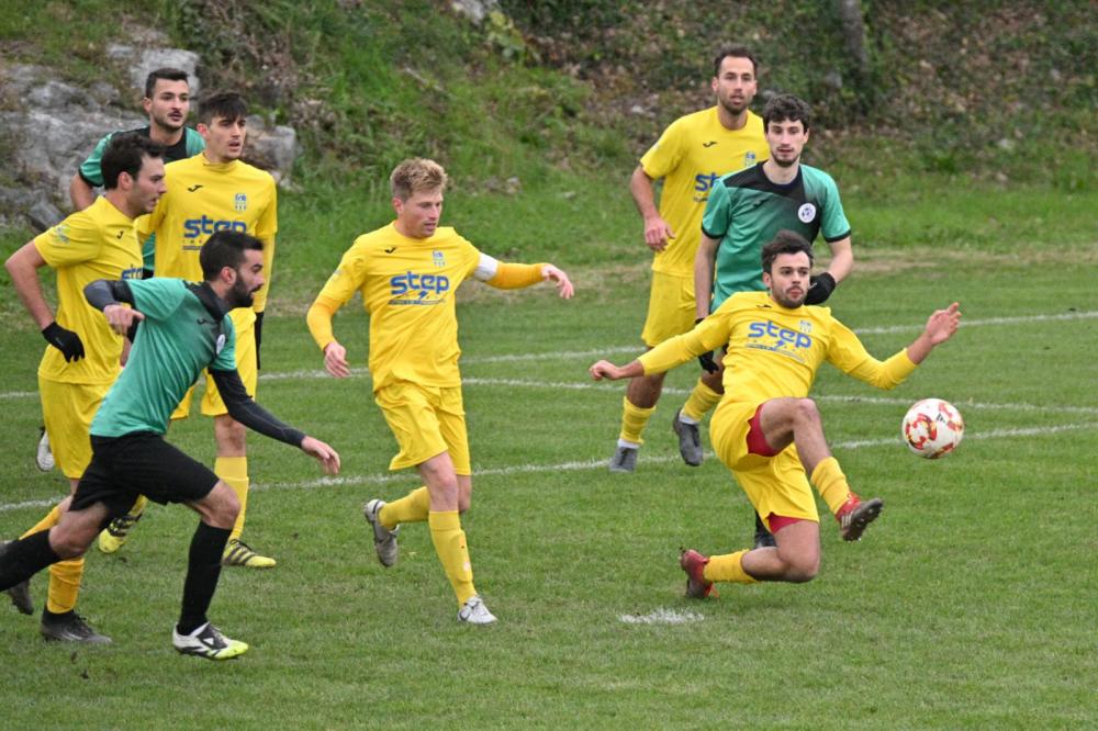 Juventina uspešna v gosteh, Sistiana Sesljan prebil led