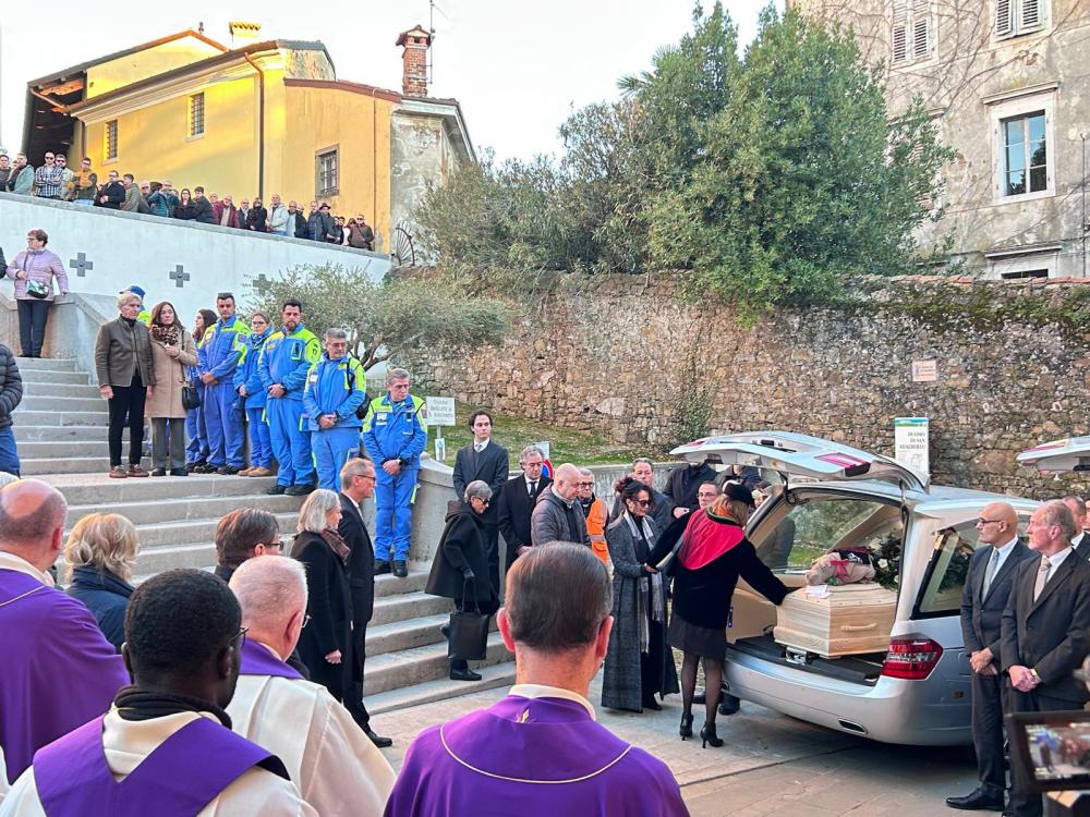 Množično slovo od dveh žrtev plazu