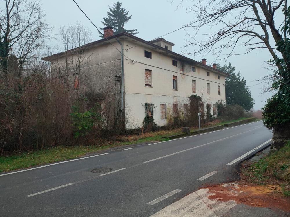 Župan zaprosil Deželo FJK, naj sproži postopek za prenos lastništva vojašnice