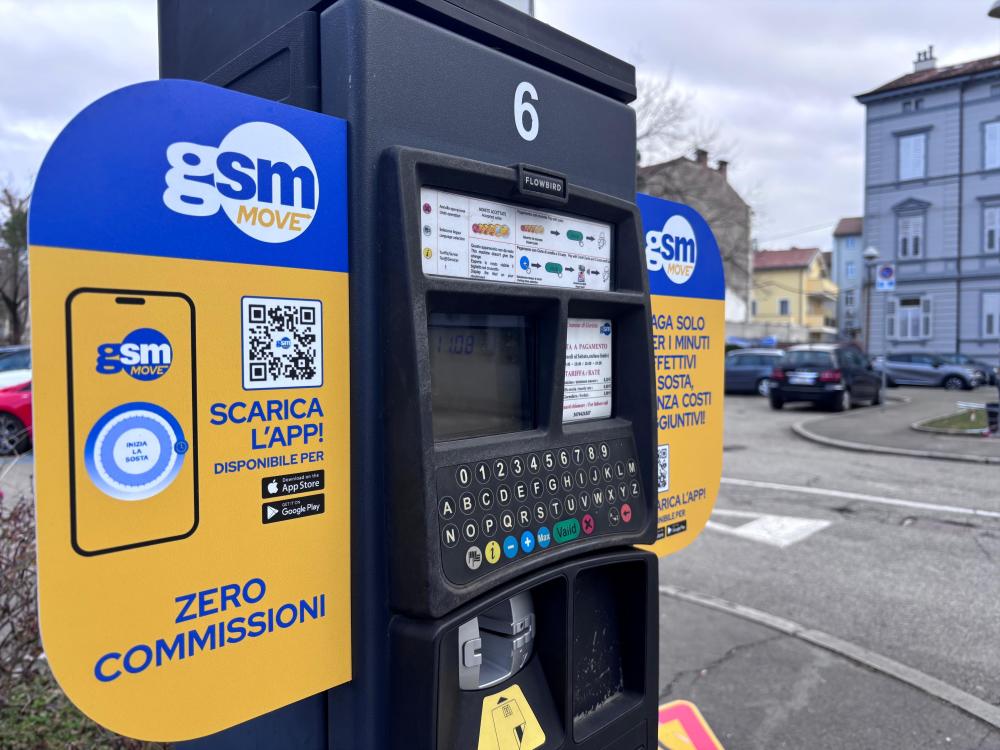 S kovanci, kartico ali aplikacijama