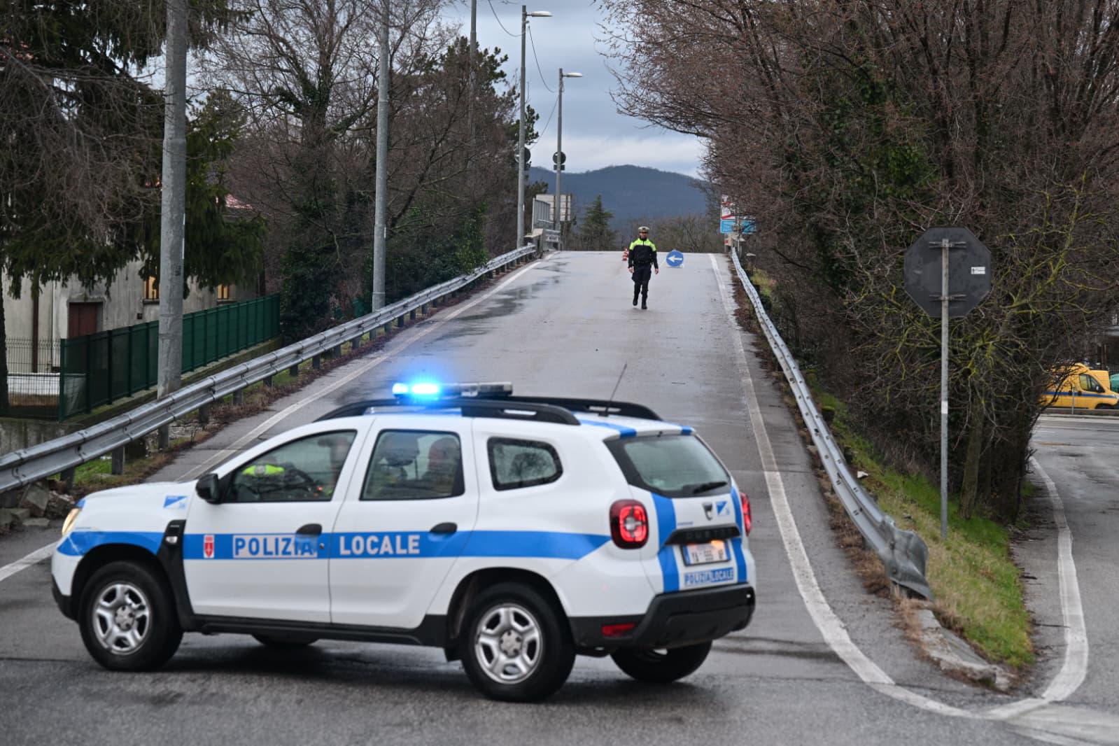 Za promet zaprli most pri Banih