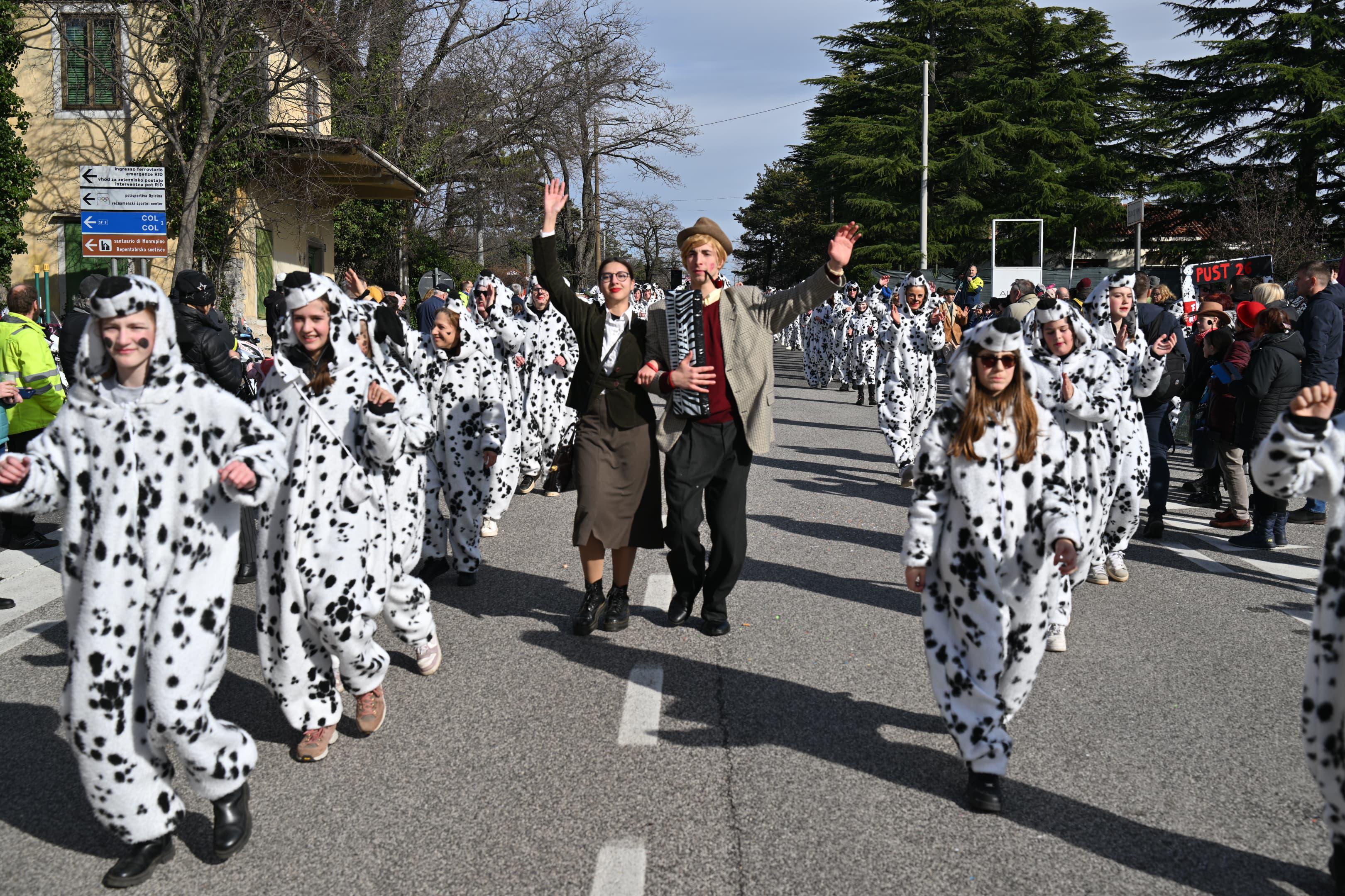 Pustarji zakorakali po Opčinah