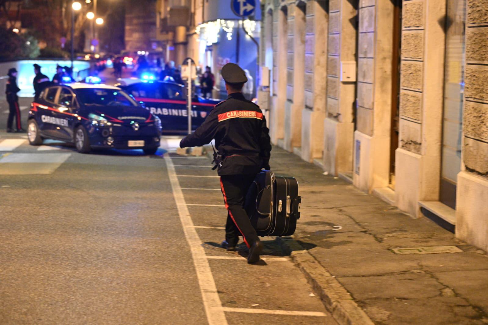 Zaradi kovčka pri Sv. Jakobu začasno zaprli ulico tudi za pešce