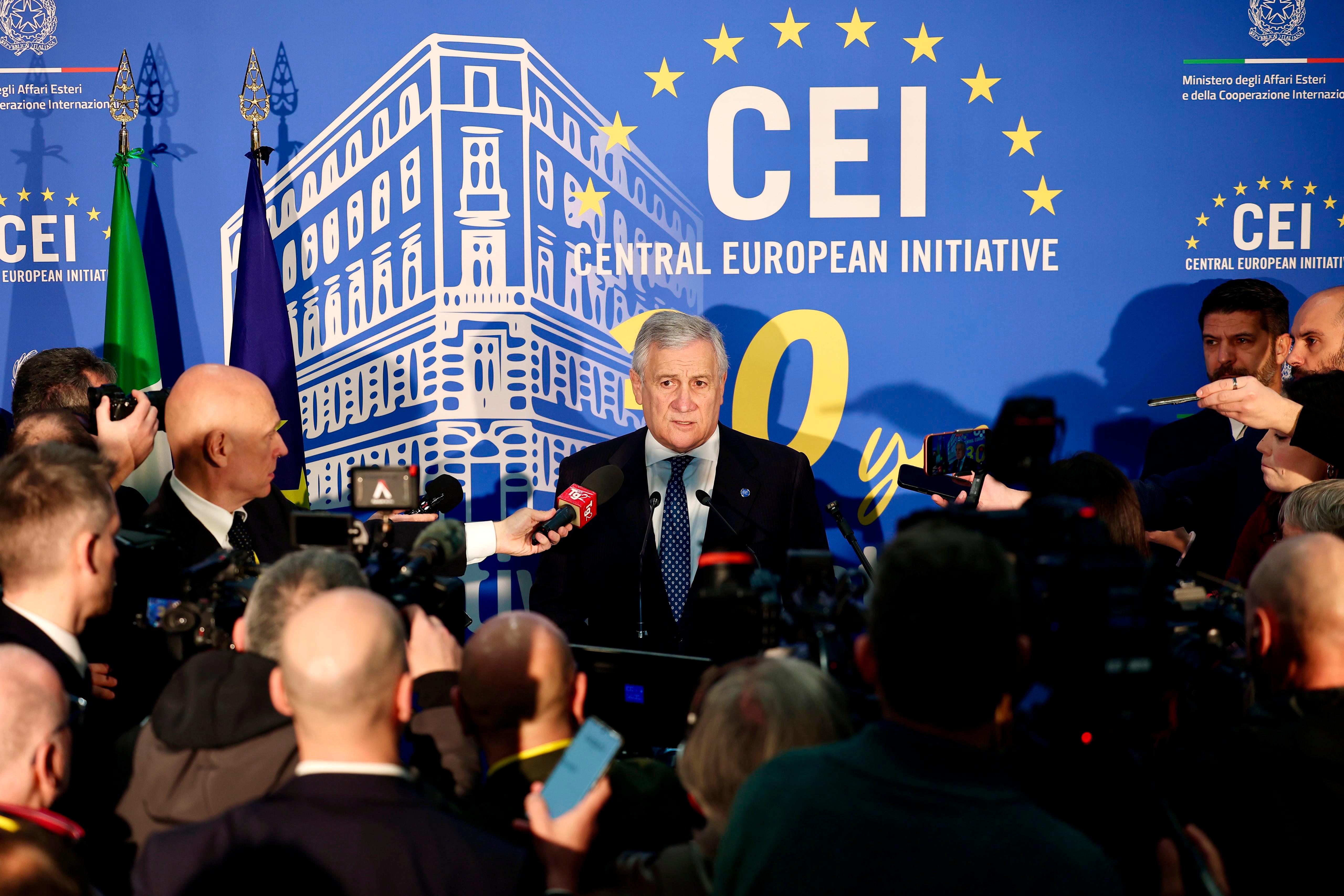 Fajon s Tajanijem o vprašanju zajamčenega zastopstva manjšine