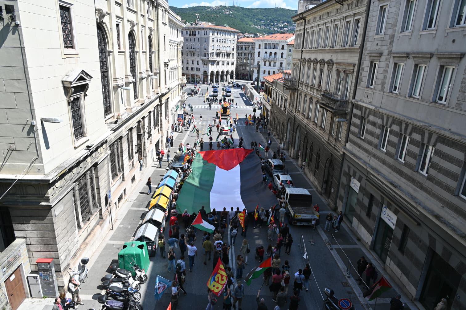 Shod za delo in Palestino je ohromil mesto