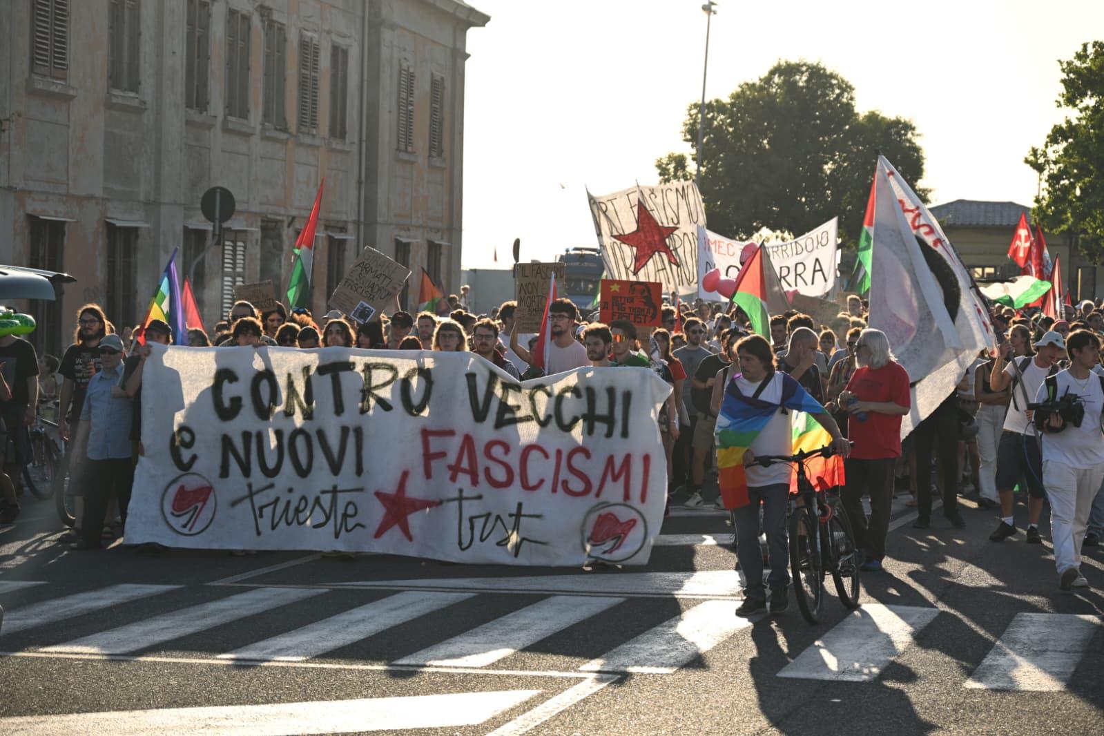 Krenil je sprevod proti fašizmu in za svobodno Palestino