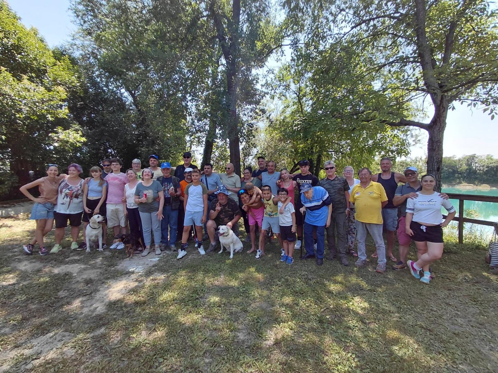 Ribe lovili v skupaj s slepimi in slabovidnimi
