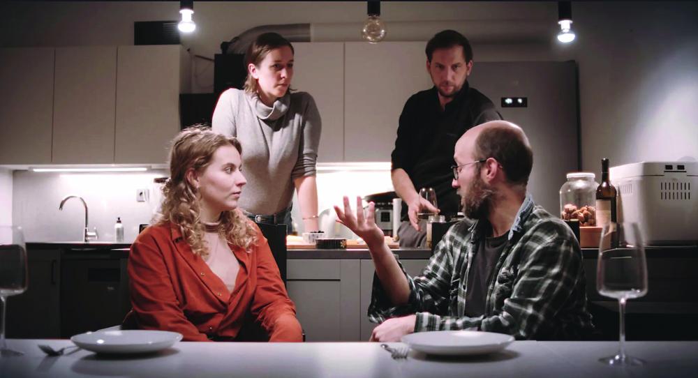 Žiga Virc se v Trst vrača s črno komedijo Zemljo Krast